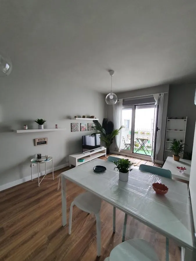 Las Palmas Center - Parking + Wifi Apartment